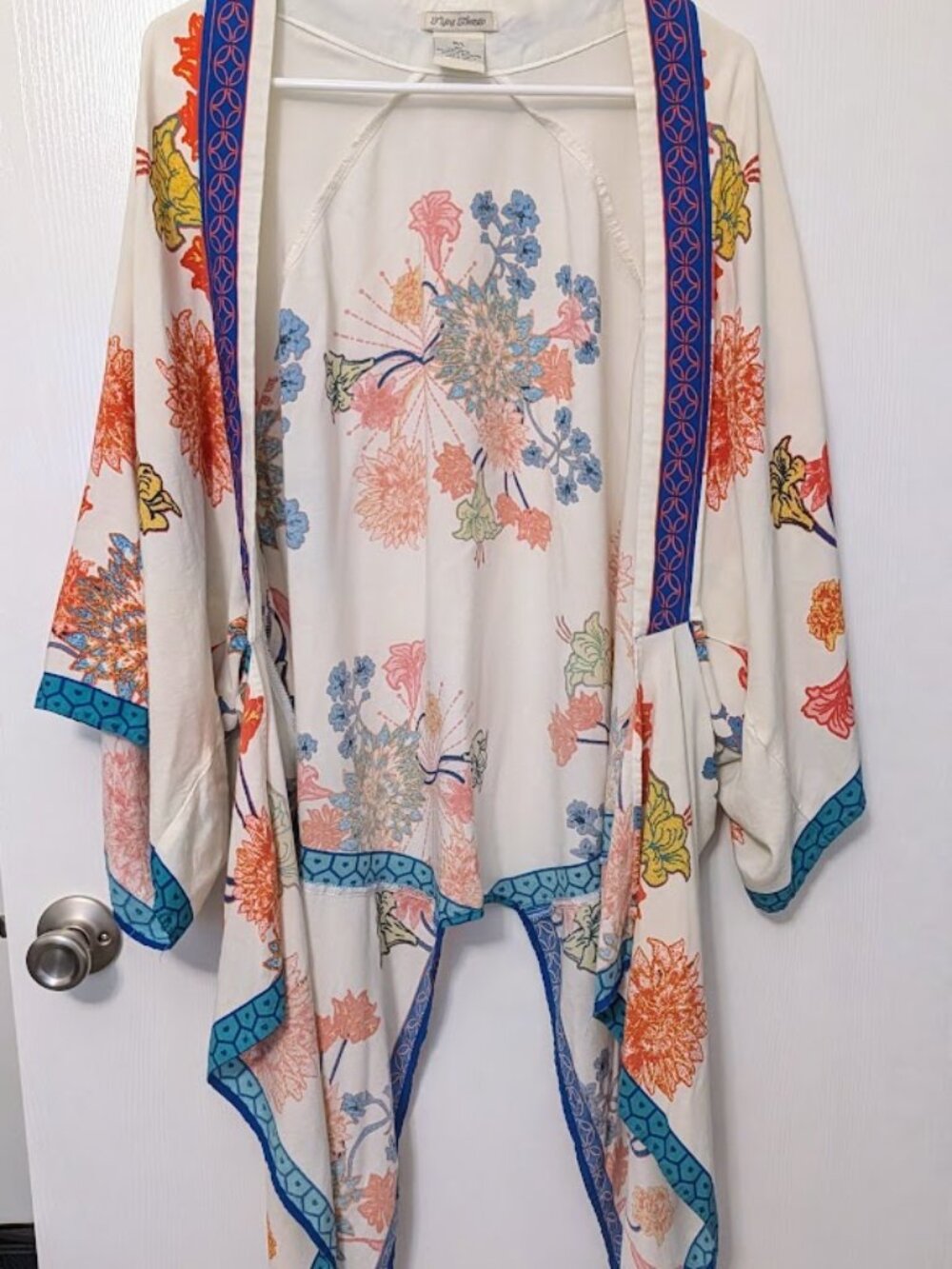Flying Tomato floral kimono Size M/L